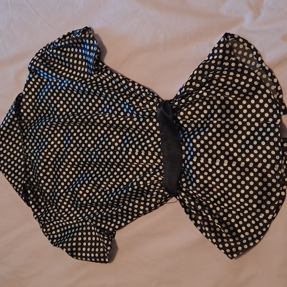 BCBG Maxazria Black and White Polka-Dot Blouse with Tie Waistband. Small - Picture 5 of 6